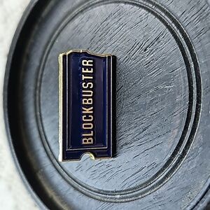 Fun pin " BLOCKBUSTER"